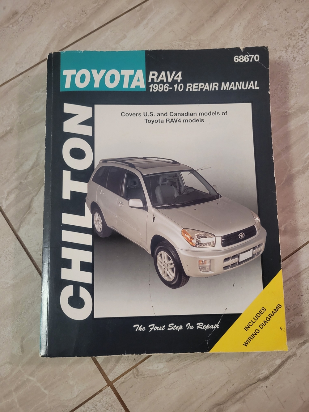 TOYOTA RAV4 1996-10 Repair Manual by CHILTON - Silver